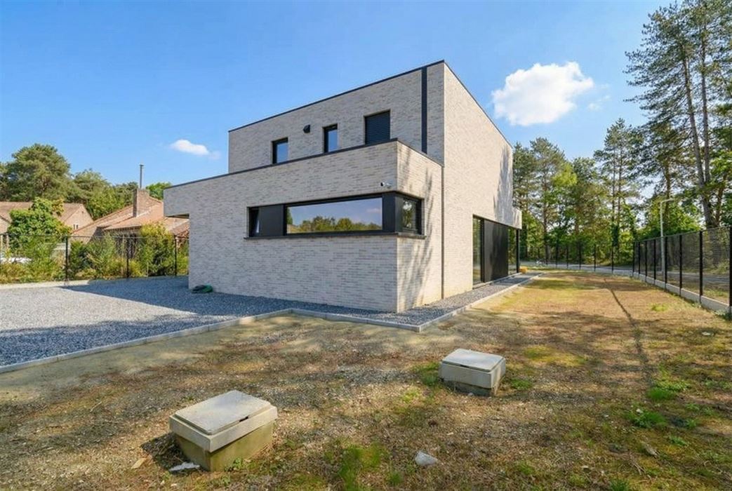 Stijlvolle en instapklare vrijstaande woning op een doodlopende straat