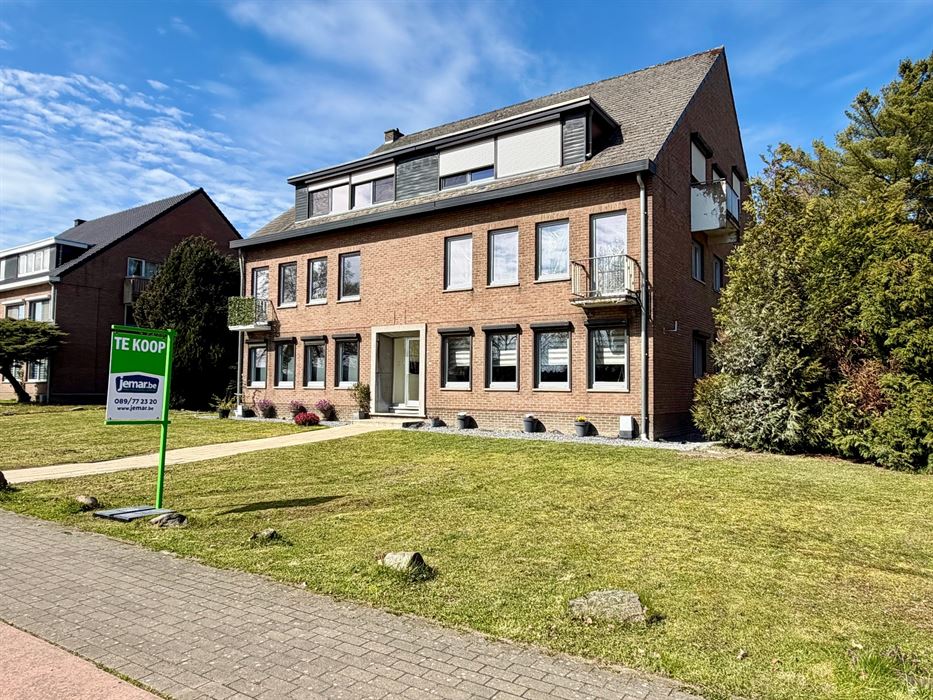Ruim gelijkvloers appartement met 3 slaapkamers.