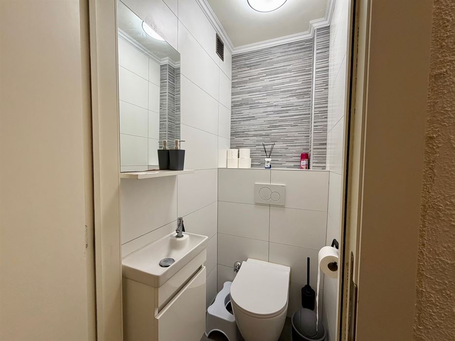 Ruim gelijkvloers appartement met 3 slaapkamers.