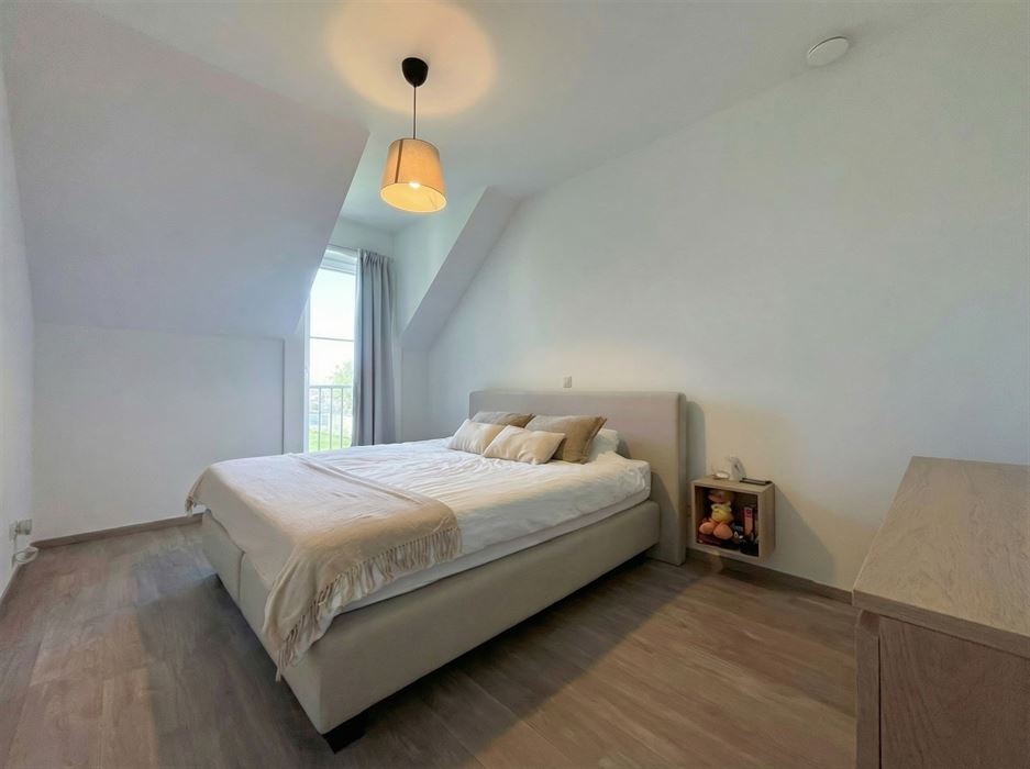 Instapklare, energiezuinige starterswoning met 2 slaapkamers, tuintje en ondergrondse parking op toplocatie in Maasmechelen!