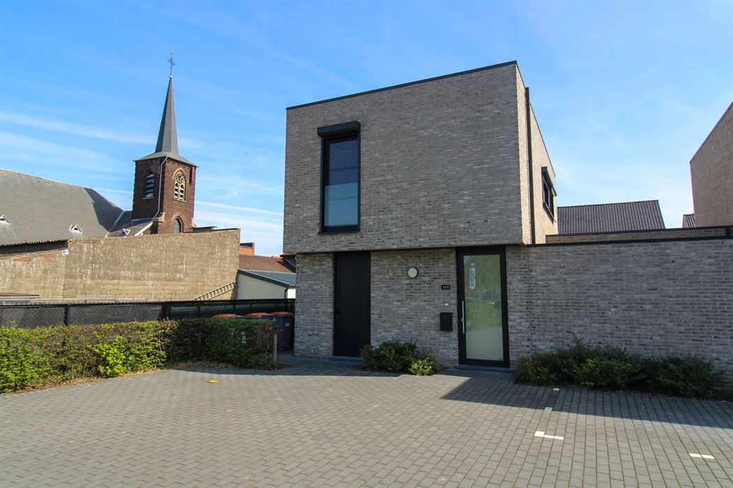 Instapklare patiowoning met 3 slaapkamers en 2 autostaanplaatsen in het rustige Uikhoven/Maasmechelen!