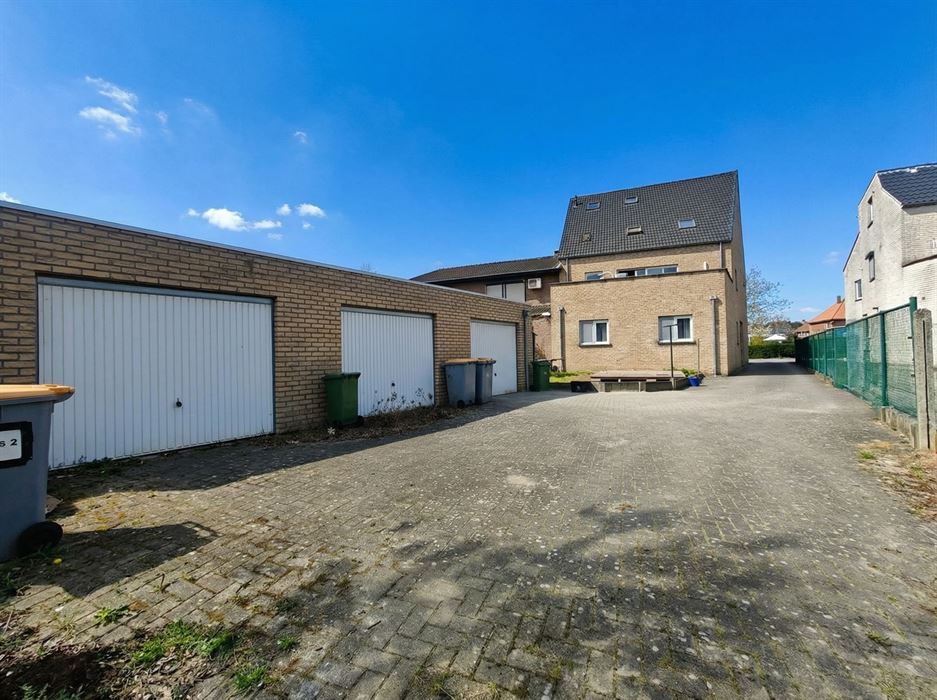 Duplex appartement voorzien van 2 slaapkamers en een aparte garage
