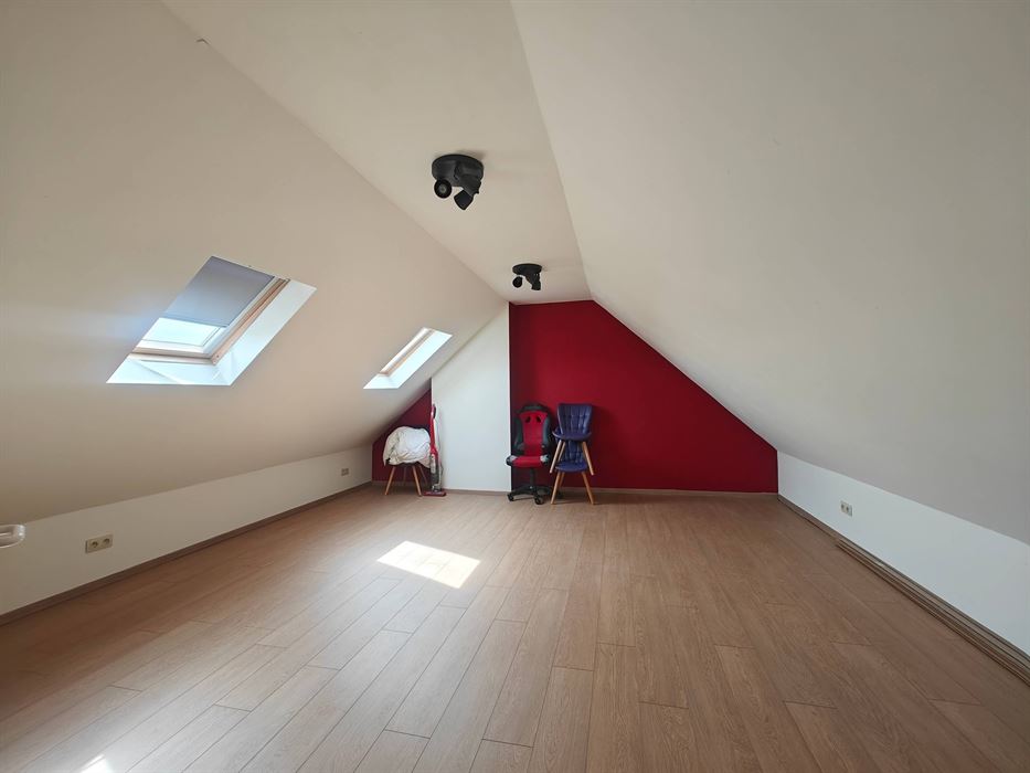 Duplex appartement voorzien van 2 slaapkamers en een aparte garage
