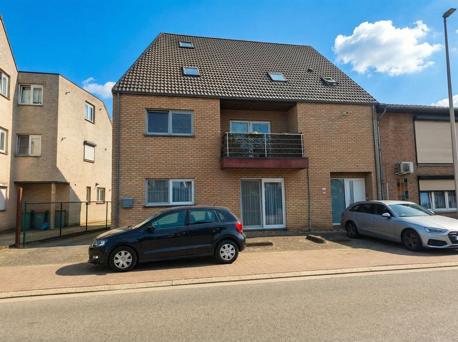 Duplex appartement voorzien van 2 slaapkamers en een aparte garage