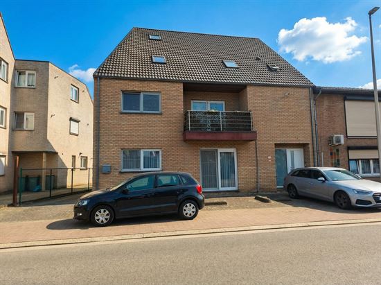 Duplex appartement voorzien van 2 slaapkamers en een aparte garage