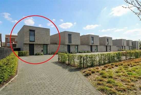 Instapklare patiowoning met 3 slaapkamers en 2 autostaanplaatsen in het rustige Uikhoven/Maasmechelen!