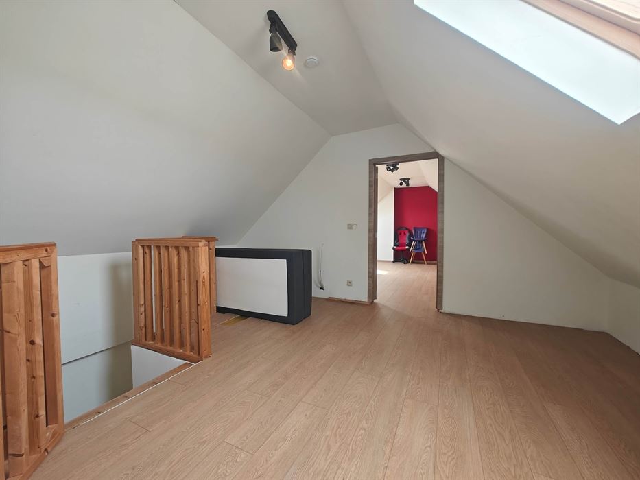 Duplex appartement voorzien van 2 slaapkamers en een aparte garage