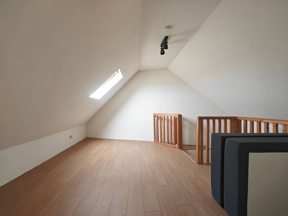 Duplex appartement voorzien van 2 slaapkamers en een aparte garage