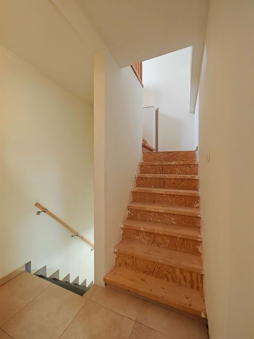 Duplex appartement voorzien van 2 slaapkamers en een aparte garage