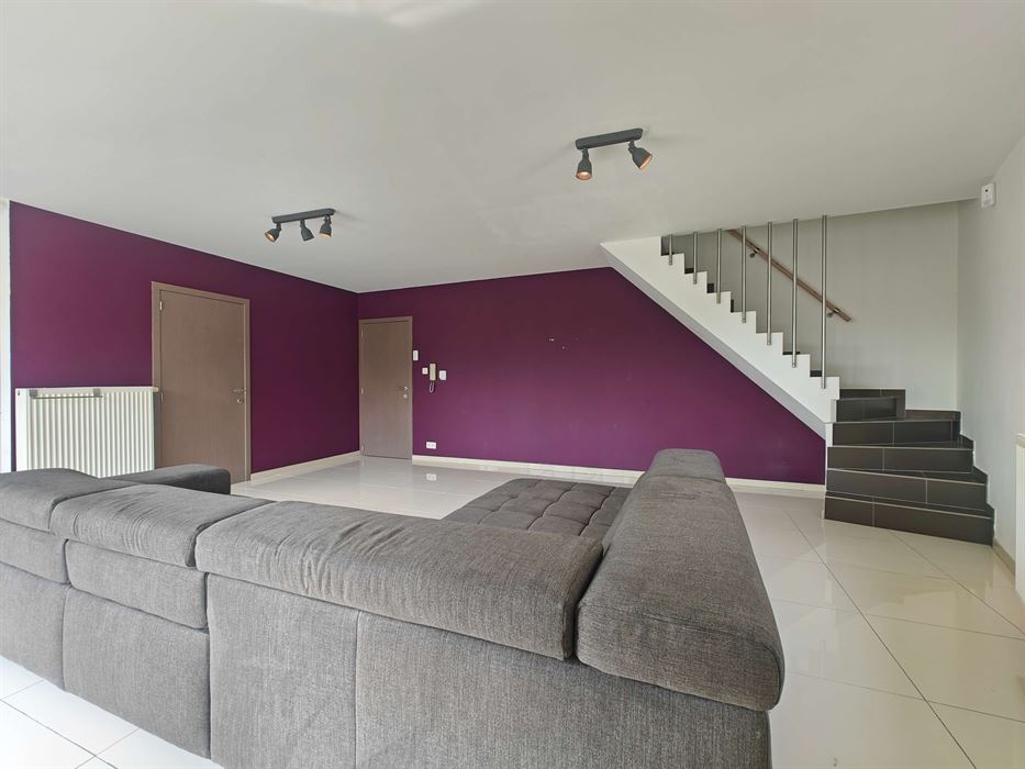Duplex appartement voorzien van 2 slaapkamers en een aparte garage