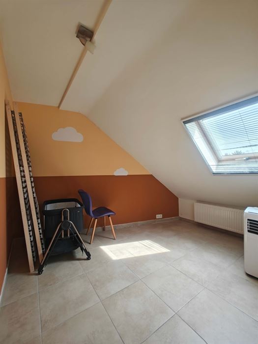 Duplex appartement voorzien van 2 slaapkamers en een aparte garage