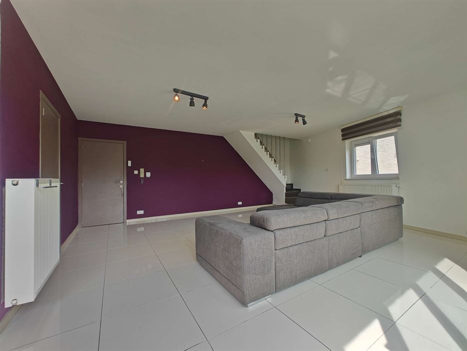 Duplex appartement voorzien van 2 slaapkamers en een aparte garage