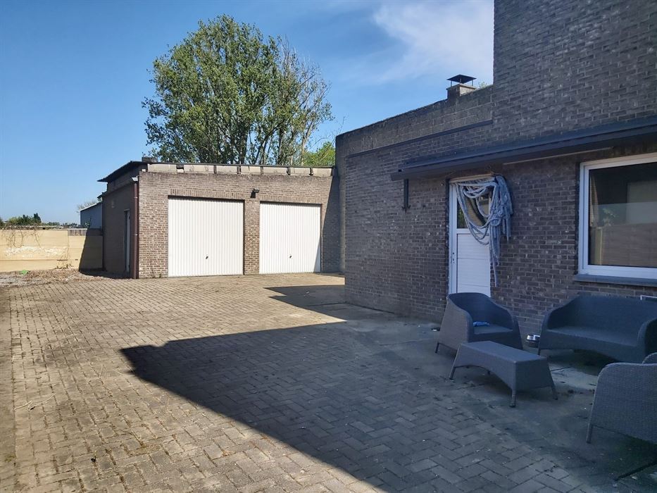 Karaktervolle gezinswoning met dubbele garage op perceel van 5a71ca in Opgrimbie/Maasmechelen