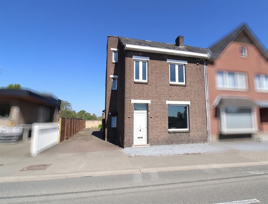 Karaktervolle gezinswoning met dubbele garage op perceel van 5a71ca in Opgrimbie/Maasmechelen