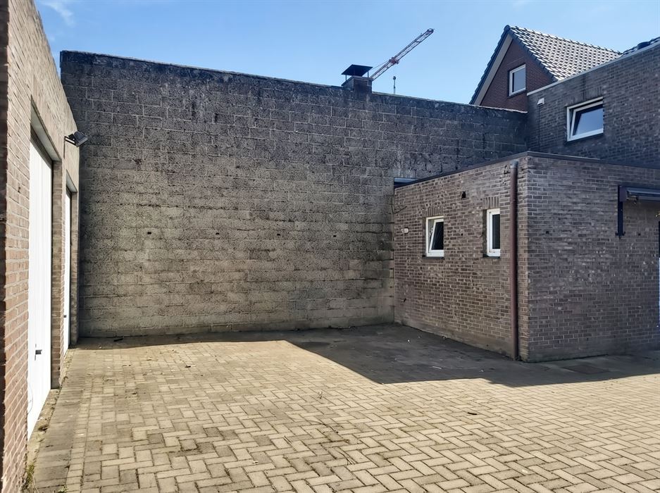 Karaktervolle gezinswoning met dubbele garage op perceel van 5a71ca in Opgrimbie/Maasmechelen