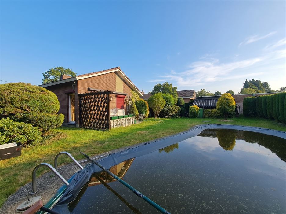 Te renoveren, vrijstaande woning in een gezellige woonwijk
