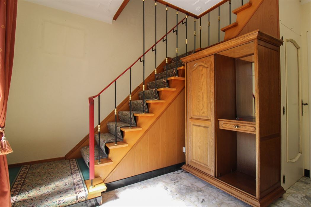 Te renoveren woning met 3 slaapkamers, garage en tuin in Maasmechelen!