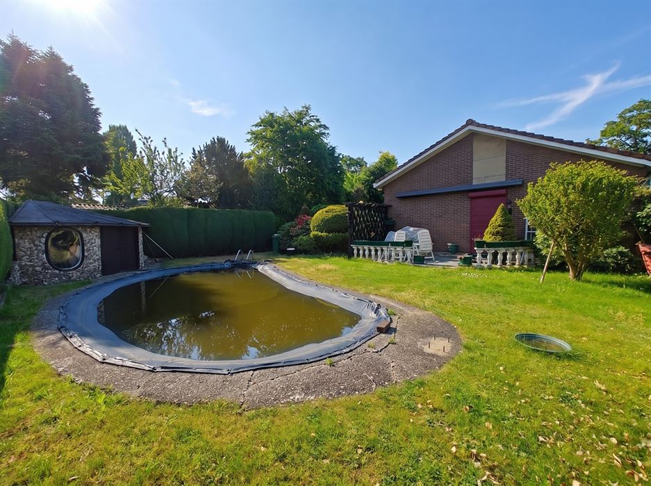 Te renoveren, vrijstaande woning in een gezellige woonwijk