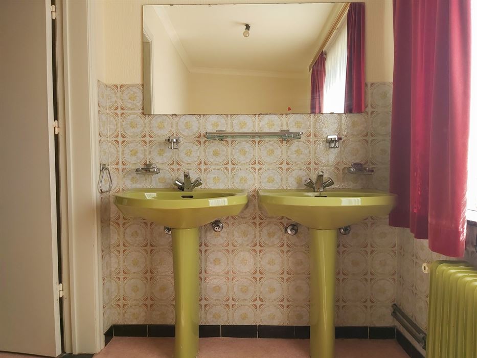 Te renoveren woning met 3 slaapkamers, garage en tuin in Maasmechelen!