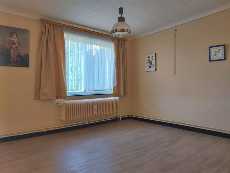 Te renoveren woning met 3 slaapkamers, garage en tuin in Maasmechelen!