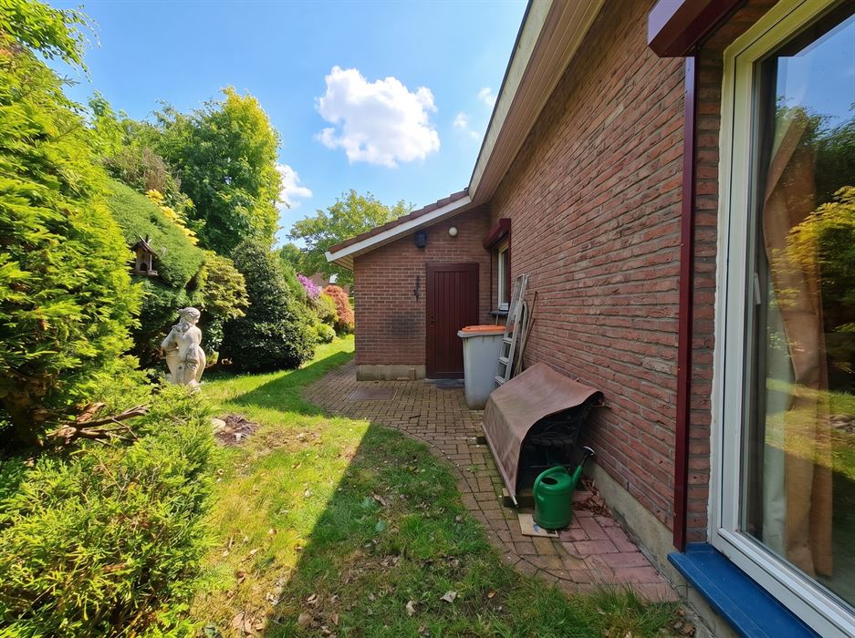 Te renoveren, vrijstaande woning in een gezellige woonwijk