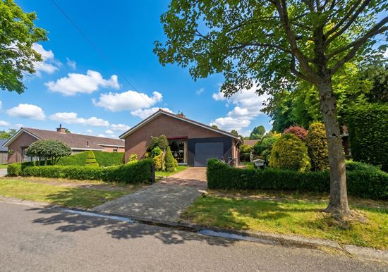 Te renoveren, vrijstaande woning in een gezellige woonwijk
