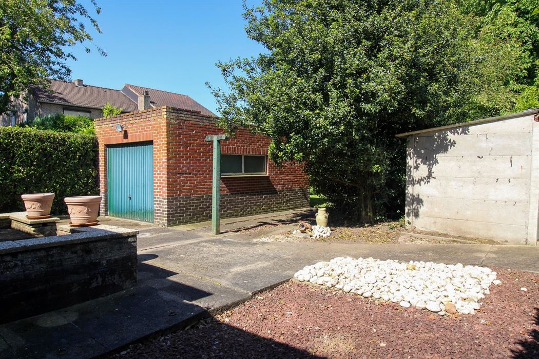 Te renoveren woning met 3 slaapkamers, garage en tuin in Maasmechelen!
