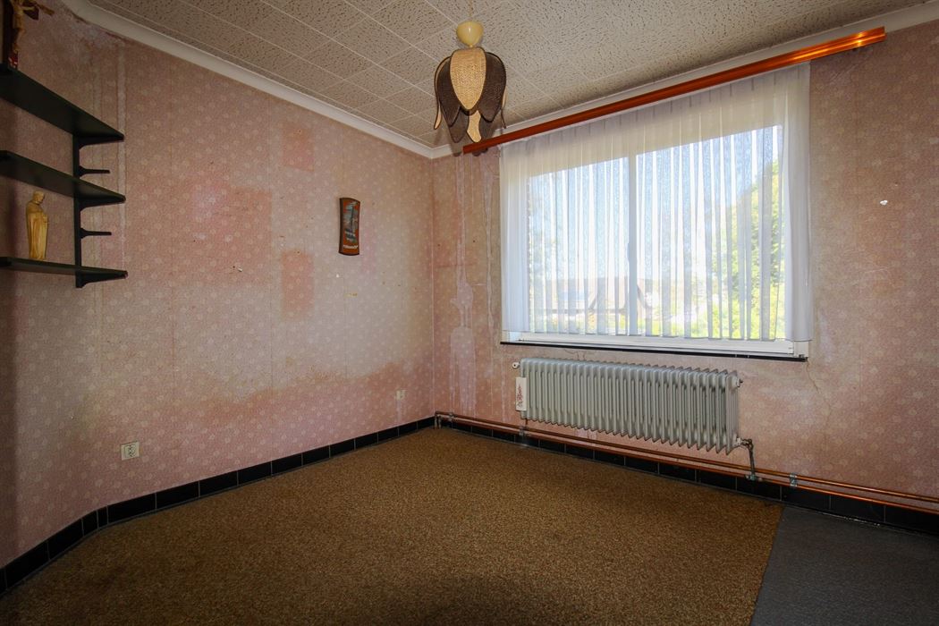 Te renoveren woning met 3 slaapkamers, garage en tuin in Maasmechelen!