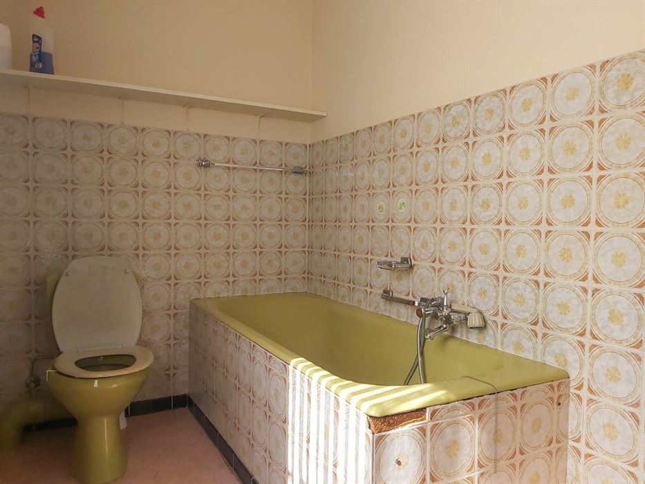 Te renoveren woning met 3 slaapkamers, garage en tuin in Maasmechelen!