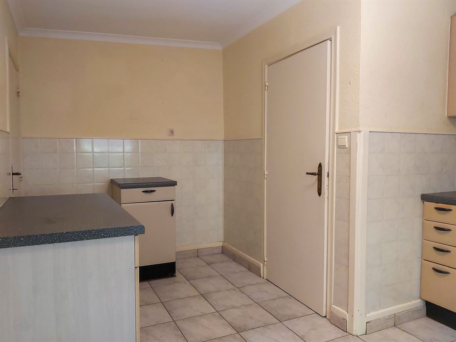 Te renoveren woning met 3 slaapkamers, garage en tuin in Maasmechelen!
