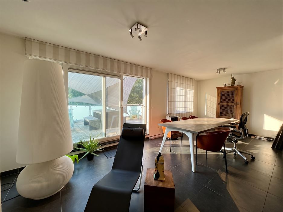Ruim wonen op een toplocatie in Lanklaar met alle comfort, 2 terrassen en garagebox inbegrepen.