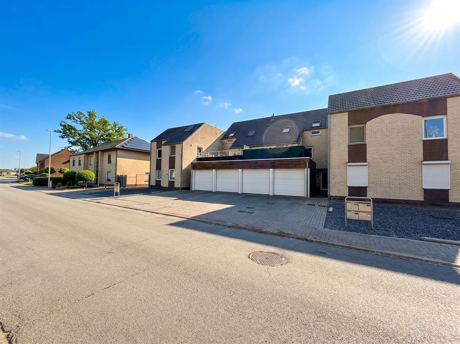 Ruim wonen op een toplocatie in Lanklaar met alle comfort, 2 terrassen en garagebox inbegrepen.