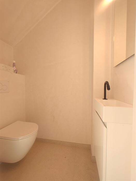 Instapklare nieuwbouwwoning met 3 slaapkamers in een rustige, kindvriendelijke buurt van Maasmechelen.