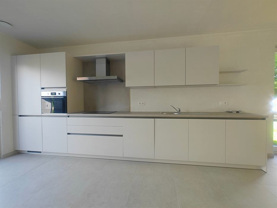 Instapklare nieuwbouwwoning met 3 slaapkamers in een rustige, kindvriendelijke buurt van Maasmechelen.