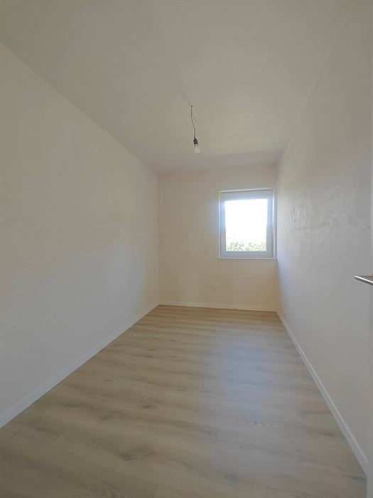 Instapklare nieuwbouwwoning met 3 slaapkamers in een rustige, kindvriendelijke buurt van Maasmechelen.