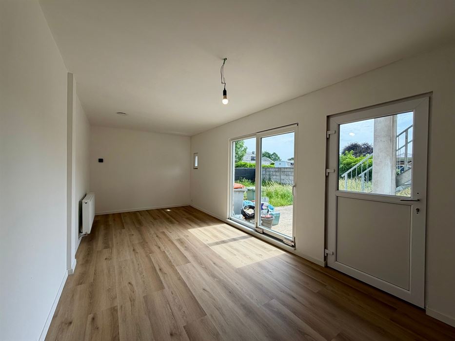 Volledig vernieuwd en instapklaar gelijkvloers appartement met 2 slaapkamers.