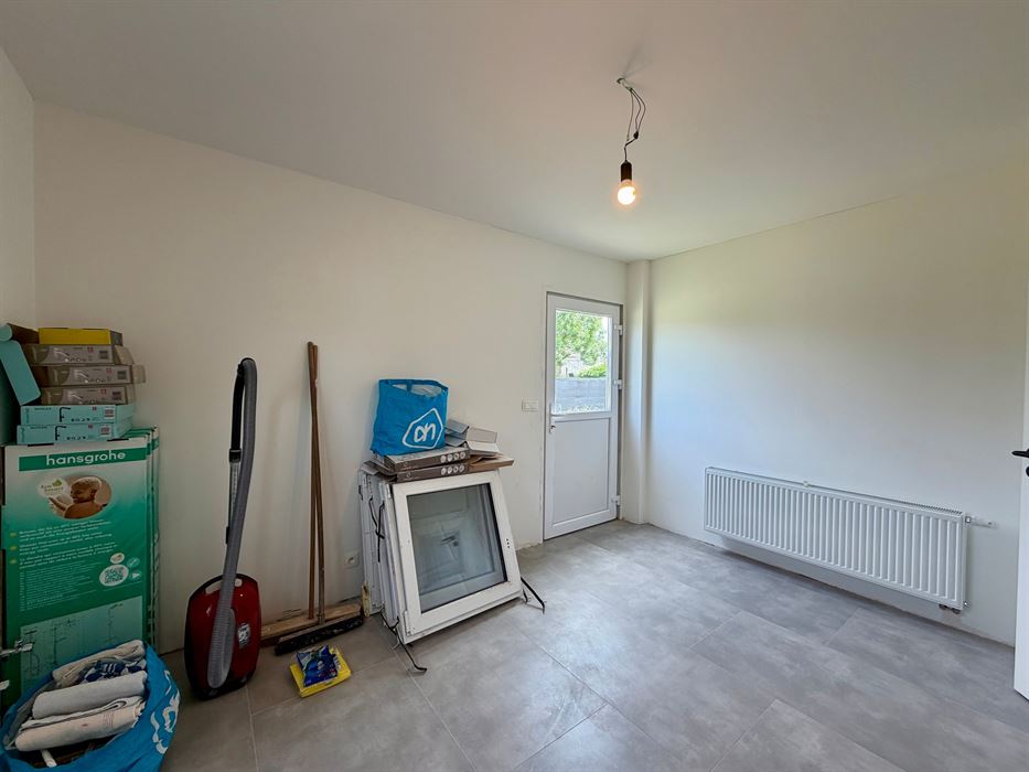 Volledig vernieuwd en instapklaar gelijkvloers appartement met 2 slaapkamers.
