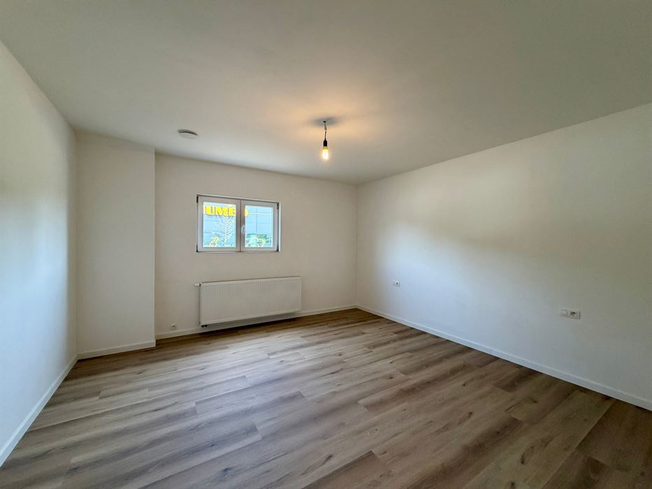 Volledig vernieuwd en instapklaar gelijkvloers appartement met 2 slaapkamers.
