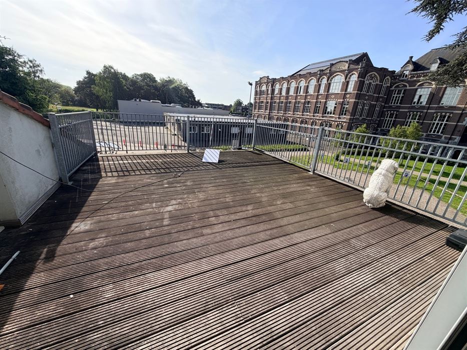 Winkelruimte + duplex appartement