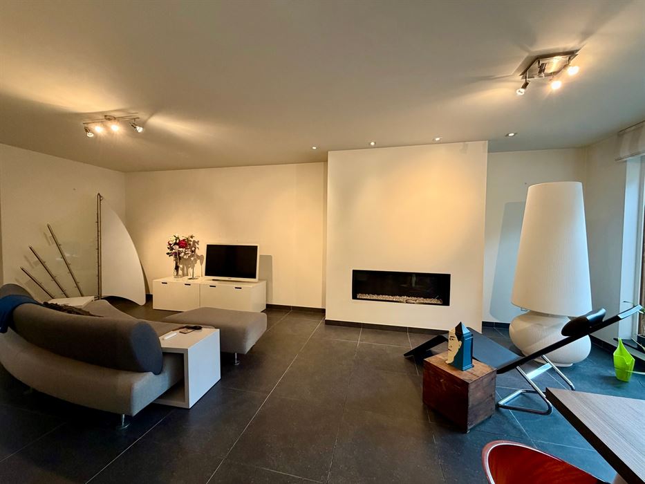 Ruim wonen op een toplocatie in Lanklaar met alle comfort, 2 terrassen en garagebox inbegrepen.