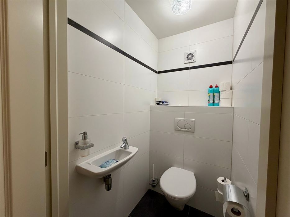 Ruim wonen op een toplocatie in Lanklaar met alle comfort, 2 terrassen en garagebox inbegrepen.