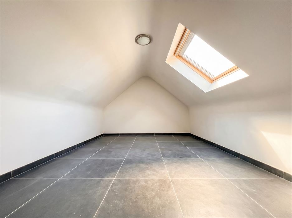 Ruim wonen op een toplocatie in Lanklaar met alle comfort, 2 terrassen en garagebox inbegrepen.