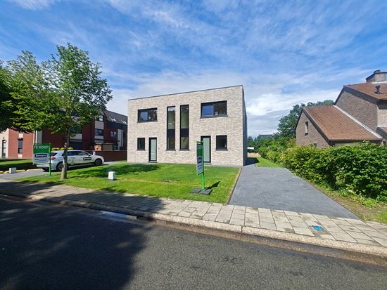 Instapklare nieuwbouwwoning met 3 slaapkamers in een rustige, kindvriendelijke buurt van Maasmechelen.
