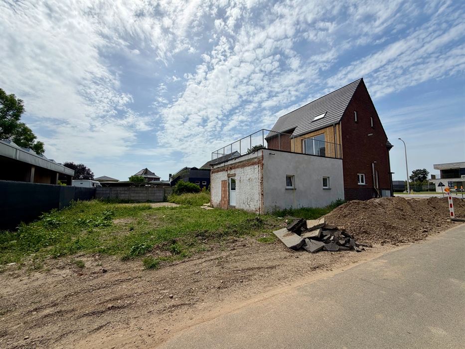 Volledig vernieuwd en instapklaar gelijkvloers appartement met 2 slaapkamers.