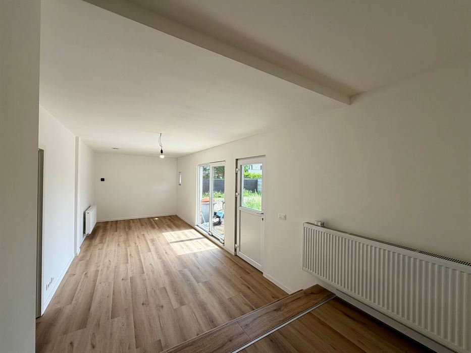 Volledig vernieuwd en instapklaar gelijkvloers appartement met 2 slaapkamers.