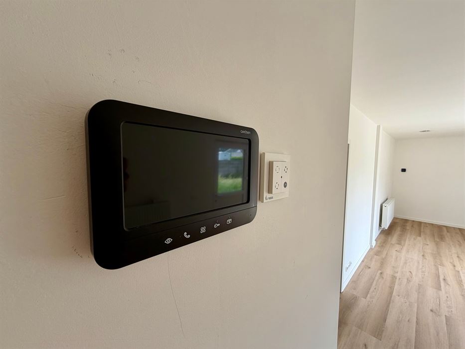 Volledig vernieuwd en instapklaar gelijkvloers appartement met 2 slaapkamers.
