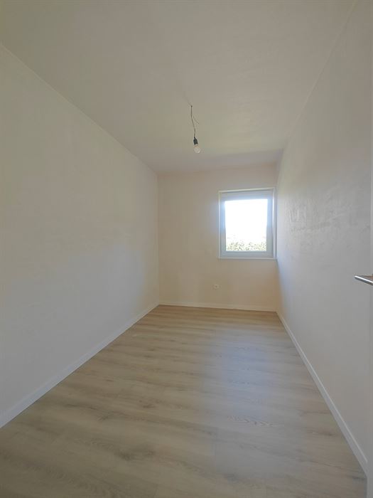 Instapklare nieuwbouwwoning met 3 slaapkamers in een rustige, kindvriendelijke buurt van Maasmechelen.