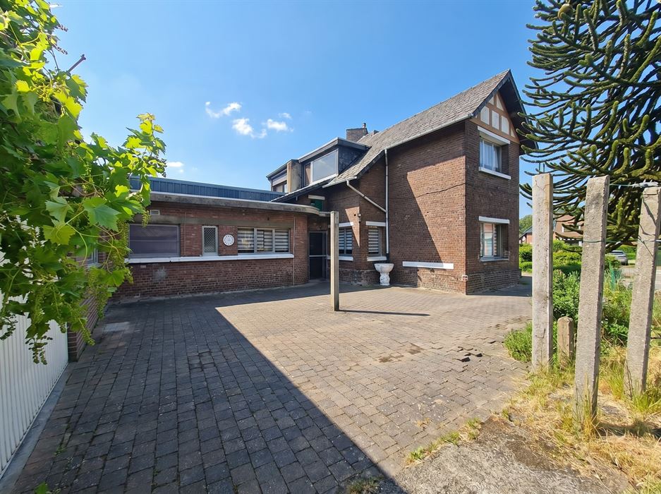 Te renoveren mijnwerkerswoning met 4 slaapkamers en extra kangoeroegedeelte