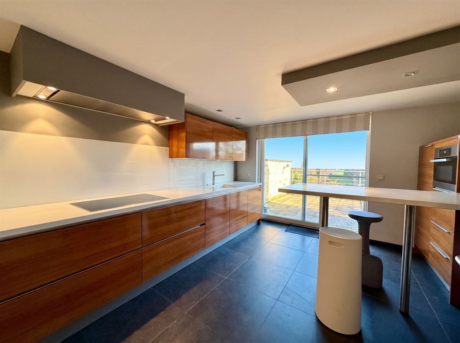 Ruim wonen op een toplocatie in Lanklaar met alle comfort, 2 terrassen en garagebox inbegrepen.