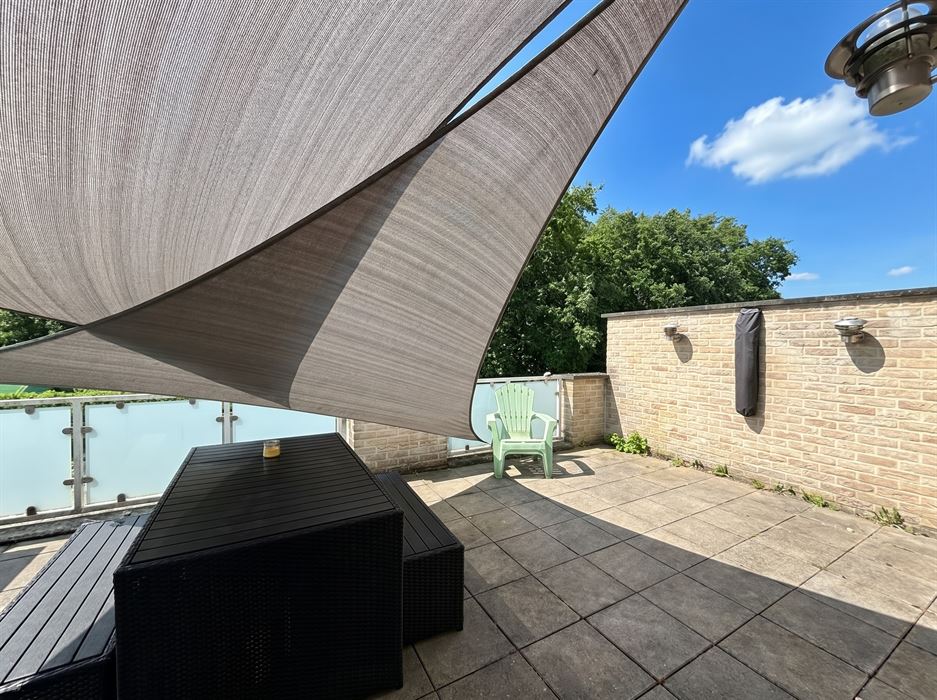 Ruim wonen op een toplocatie in Lanklaar met alle comfort, 2 terrassen en garagebox inbegrepen.